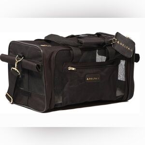 Delta Pet Carrier with Sherpa liner - Medium